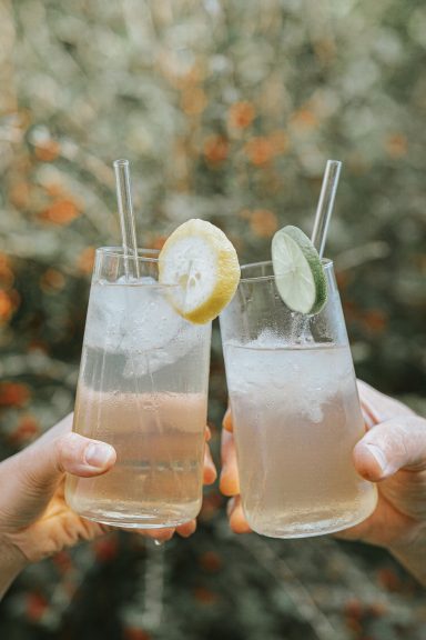 Chai-Sirup mit Wasser & Limette und/oder Zitrone Chai-Sirup mit Wasser & Limette